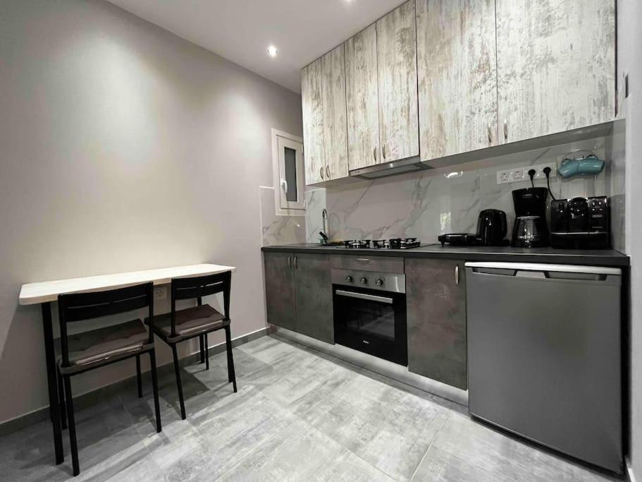 Deseo Apartments Atene Esterno foto